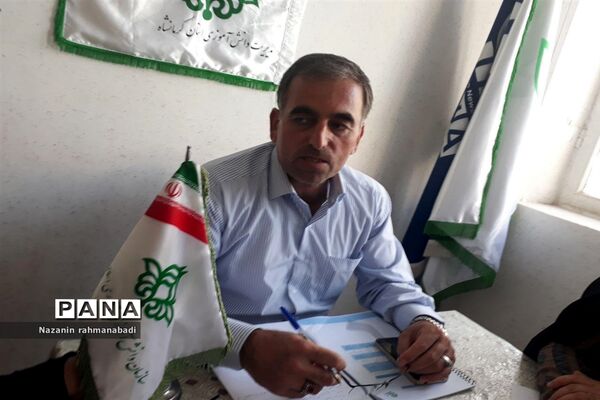 نشست هم اندیشی مدرسین برای اجرای اردوی آمادگی پیشتازان دختر در کرمانشاه