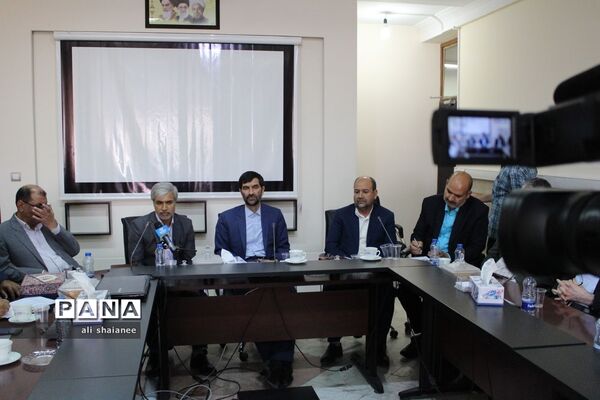مراسم تکریم و معارفه معاون پژوهش و برنامه ریزی اداره کل آموزش و پرورش سیستان و بلوچستان