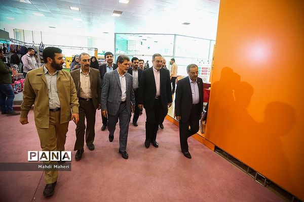 افتتاح ششمین نمایشگاه ایران نوشت