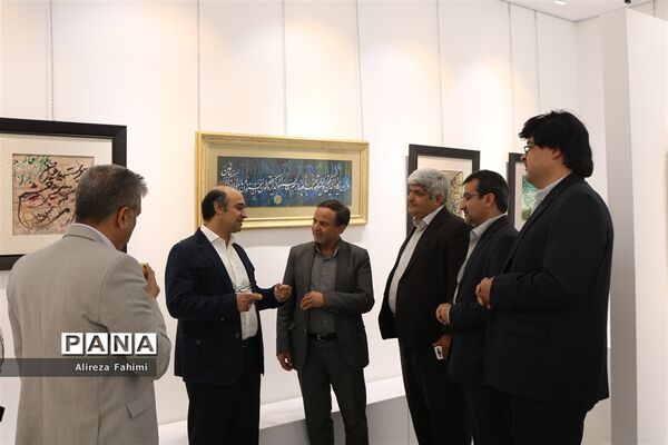 نمایشگاه نقاشی‌خط