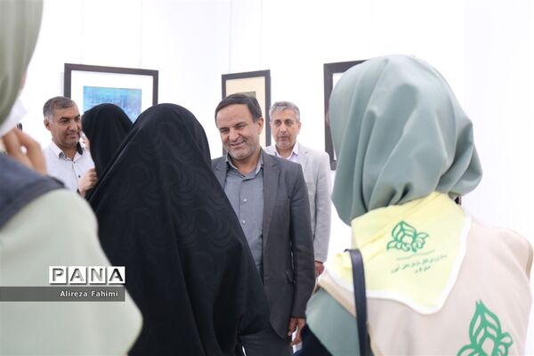 نمایشگاه نقاشی‌خط