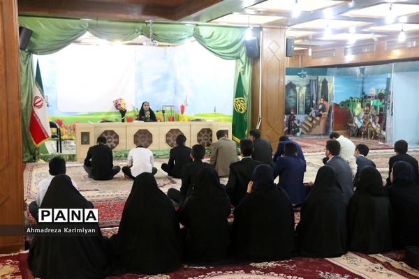 بازدید نمایندگان مجلس دانش آموزی از شاهچراغ و حافظیه