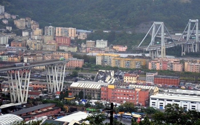 لحظه وحشتناک ریزش پل ۵۰ساله در ایتالیا