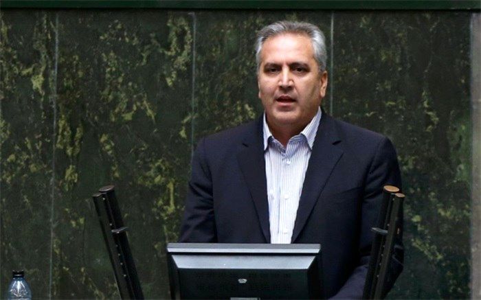 نماینده کاشمر در مجلس: وزیر آموزش‌وپرورش دست بسیاری از دستگاه‌ها را از مدارس کوتاه کند