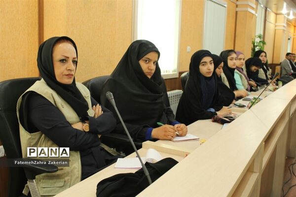 آیین تجلیل از دانش‌آموزان خبرنگار پانا در محمودآباد