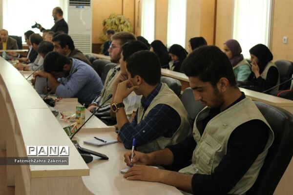 آیین تجلیل از دانش‌آموزان خبرنگار پانا در محمودآباد