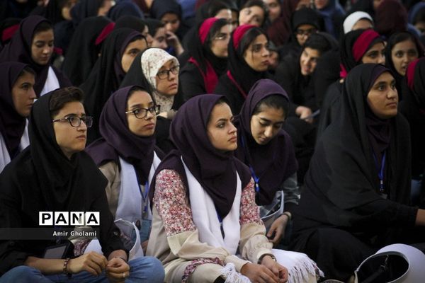 آیین استقبال دانش‌آموزان دختر شرکت‌کننده در سی و ششمین جشنواره فرهنگی، هنری سراسر کشور