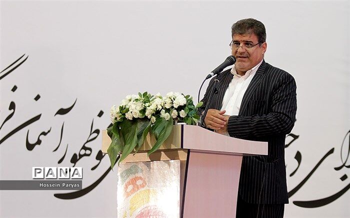 رسالت اصلی معلم، پرورش روح و ارتقای فرهنگ در بین نسل‌هاست