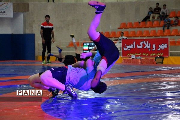 مسابقات  کشتی خردسالان قهرمانی کشور