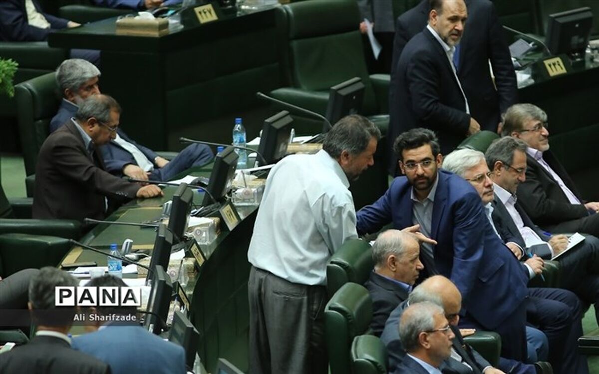 فحاشی و درگیری شدید بین موافق و مخالف استیضاح ربیعی