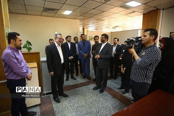 بازدید وزیر آموزش و پرورش از باشگاه خبرنگاران جوان
