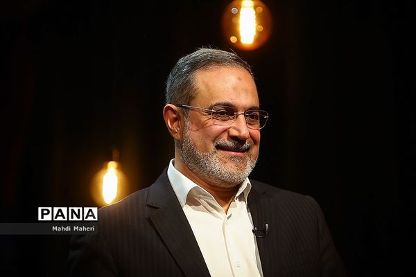 بازدید وزیر آموزش و پرورش از باشگاه خبرنگاران جوان