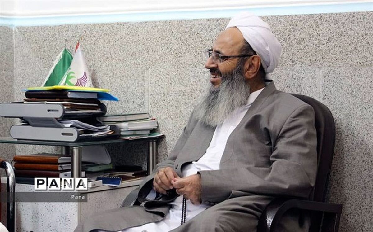 مولانا عبدالحمید: هر کسی که طبق سلیقه شخصی و  برخلاف قانون رفتار می‌کند قاچاقچی قانون است