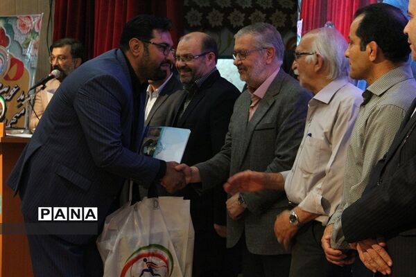 مراسم تجلیل از قهرمانان و مدال آوران آموزش و پرورش ناحیه 1 ری