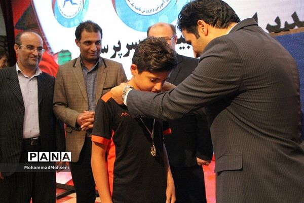 مراسم تجلیل از قهرمانان و مدال آوران آموزش و پرورش ناحیه 1 ری