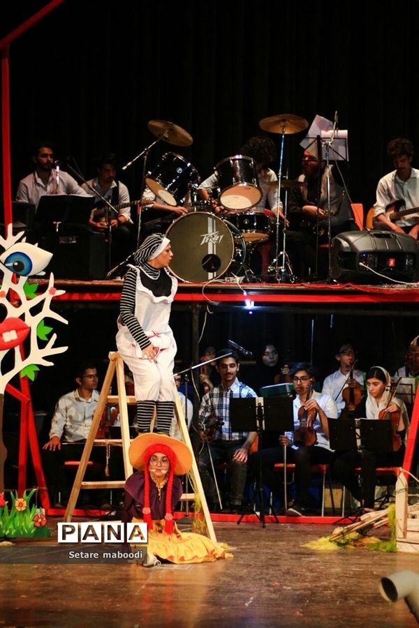 کنسرت نمایش «الیسا در مزرعه جرج»