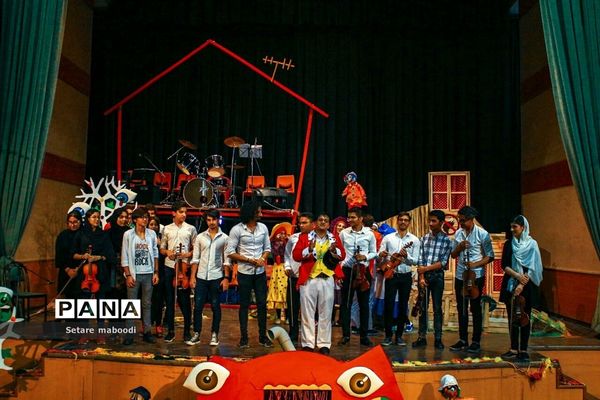 کنسرت نمایش «الیسا در مزرعه جرج»