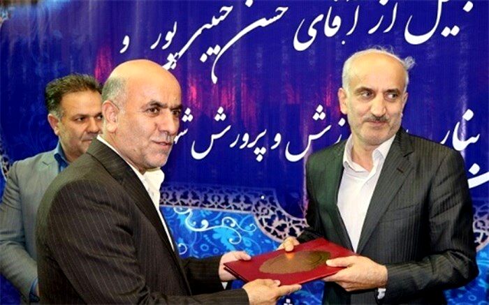 صیدلو: آموزش و پرورش مدیون تلاش مدیرانی است که با اداره راسخ و پشتکار موانع را ازسر راه آموزش و پرورش برمی‌دارند