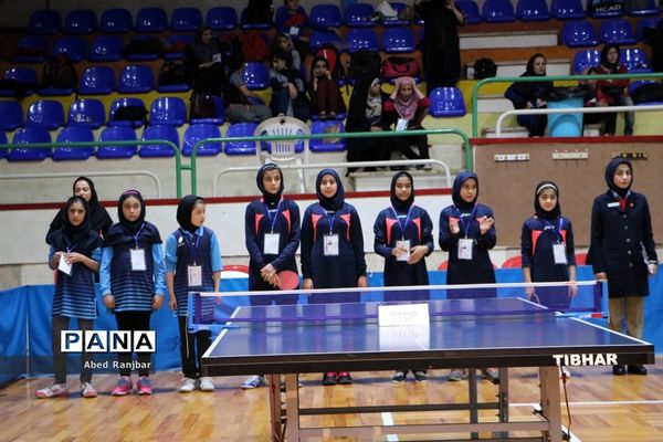 رقابت دانش‌آموزان در رشته تنیس‌روی‌میز در مسابقات دانش‌آموزی مقطع ابتدایی