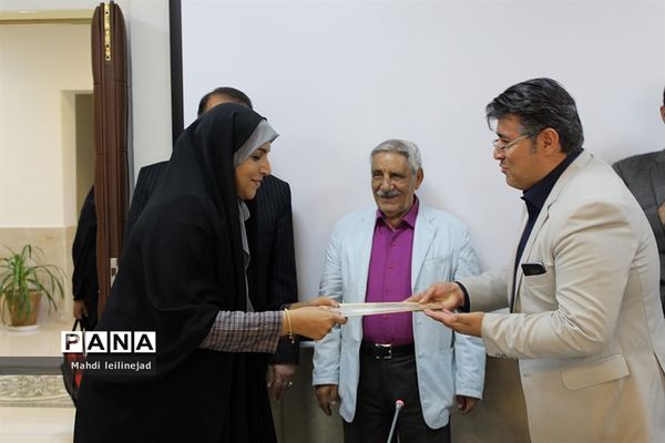 نشست خبری مدیرکل آموزش و پرورش البرز همراه با تقدیر از اصحاب رسانه استان