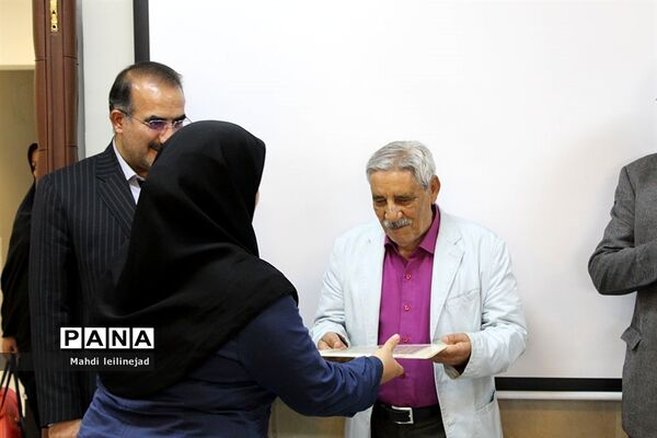 نشست خبری مدیرکل آموزش و پرورش البرز همراه با تقدیر از اصحاب رسانه استان