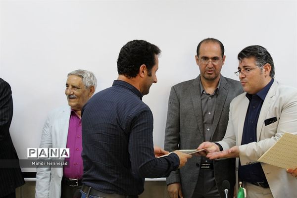 نشست خبری مدیرکل آموزش و پرورش البرز همراه با تقدیر از اصحاب رسانه استان