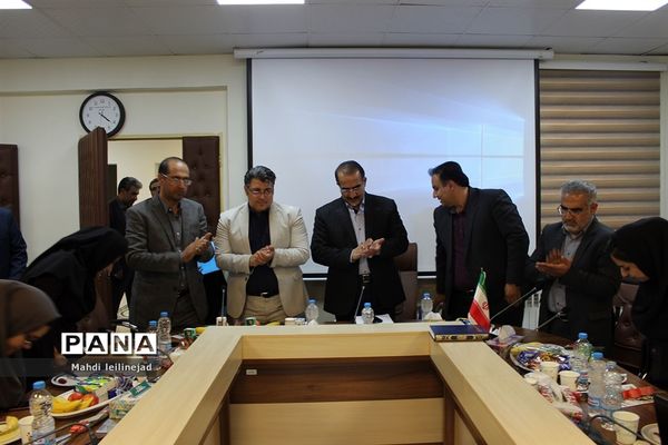 نشست خبری مدیرکل آموزش و پرورش البرز همراه با تقدیر از اصحاب رسانه استان