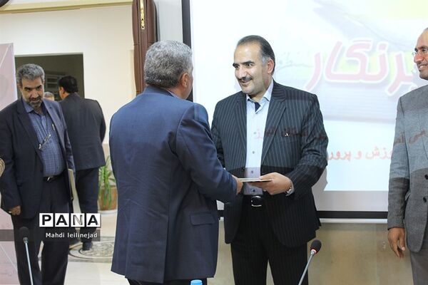 نشست خبری مدیرکل آموزش و پرورش البرز همراه با تقدیر از اصحاب رسانه استان