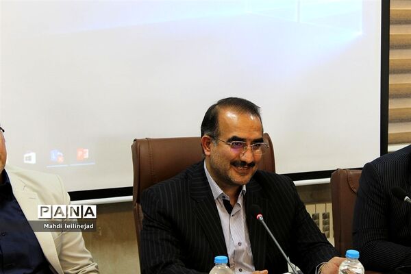 نشست خبری مدیرکل آموزش و پرورش البرز همراه با تقدیر از اصحاب رسانه استان