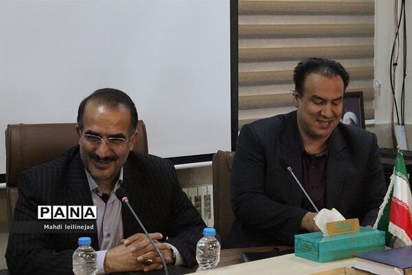 نشست خبری مدیرکل آموزش و پرورش البرز همراه با تقدیر از اصحاب رسانه استان