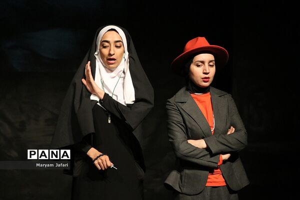 اجرای نمایش «مترسک»