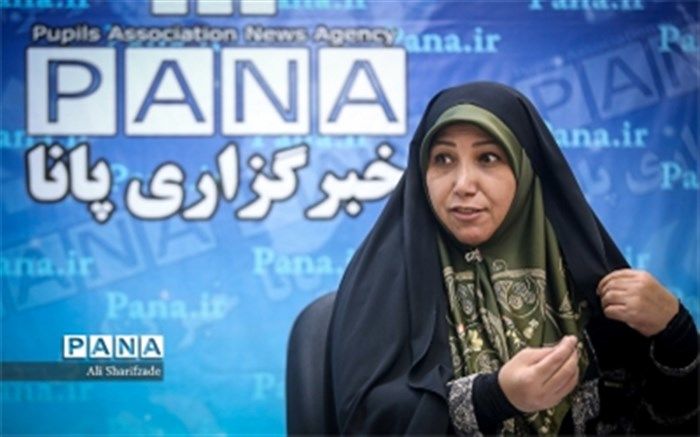 بازدید مدیر کل امور زنان از نمایشگاه هنرهای دستی و تجسمی دانش‌آموزان