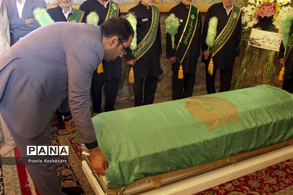 وداع مردم شیراز با سید ضیاء‌الدین دری