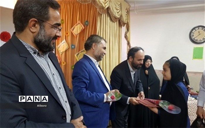 مراسم تجلیل از فرهنگیان آزاده و خانواده های آنها به مناسبت 26 مردادماه و سالروز ورود آزادگان به کشور در ناحیه2کرج برگزار شد