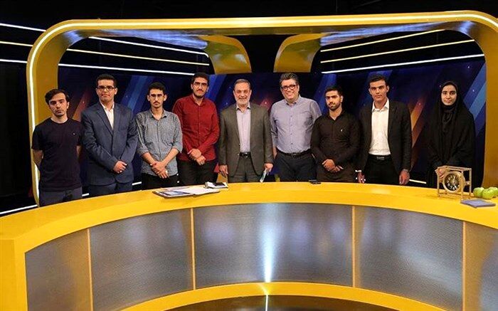 بطحایی در  برنامه زنده به سوال‌های دانش‌آموزان پاسخ داد