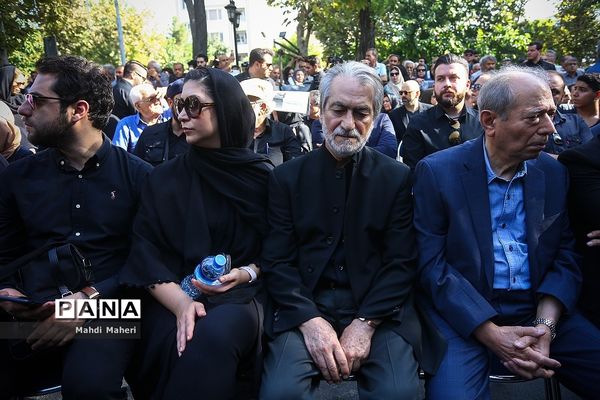 مراسم تشییع پیکر عزت‌الله انتظامی