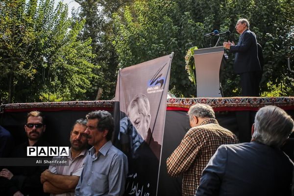 مراسم تشییع پیکر عزت‌الله انتظامی