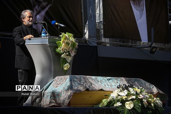 مراسم تشییع پیکر عزت‌الله انتظامی