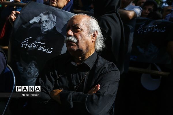 مراسم تشییع پیکر عزت‌الله انتظامی