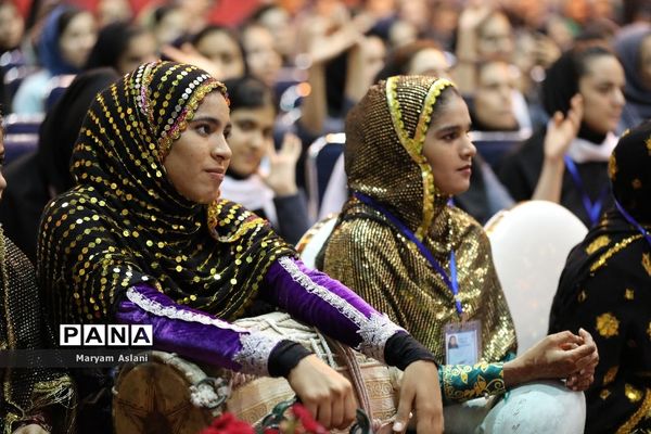 جنگ شبانه دانش‌آموزان دختر شرکت‌کننده در سی و ششمین جشنواره فرهنگی، هنری سراسر کشور
