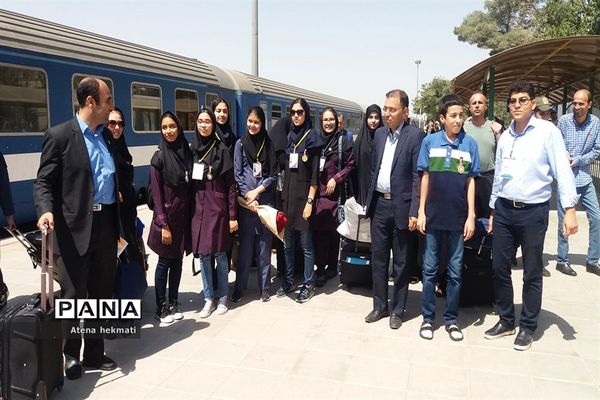 بازگشت سرفرازانه نخبگان کرجی از مسابقات علمی کاربردی خوارزمی در مشهد مقدس