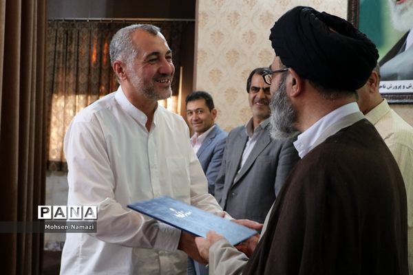 آیین تجلیل از 300نفر از ایثارگران ،جانبازان و آزادگان سرافراز فرهنگی