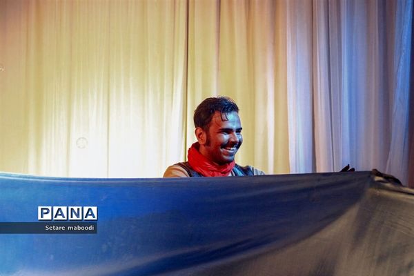 تئاتر از «اسب تا سیب»