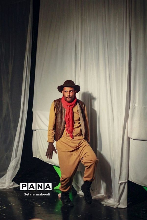 تئاتر از «اسب تا سیب»