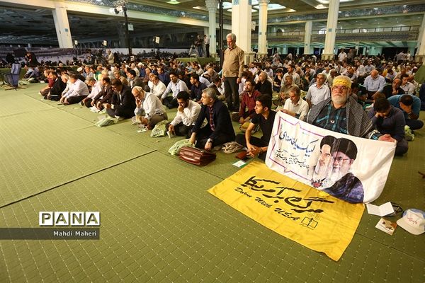 دعای عرفه در مصلی امام خمینی