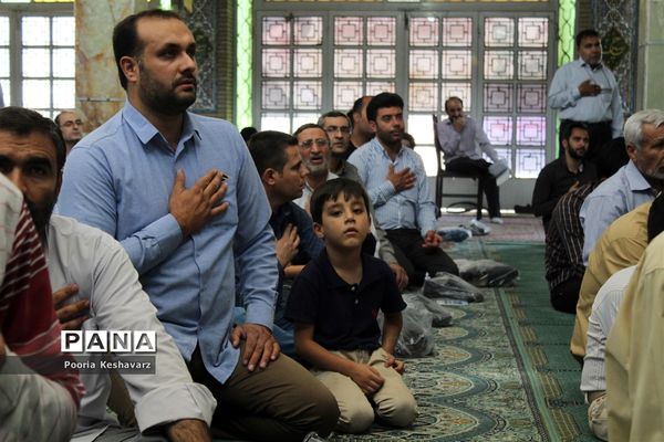 دور از عرفات، در جوار شهدا