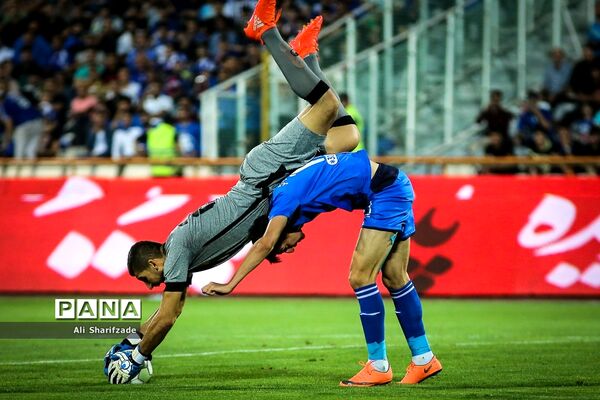 دیدار تیم‎های استقلال تهران و فولاد خوزستان