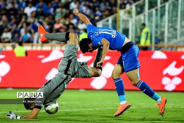 دیدار تیم‎های استقلال تهران و فولاد خوزستان