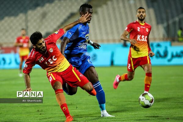 دیدار تیم‎های استقلال تهران و فولاد خوزستان