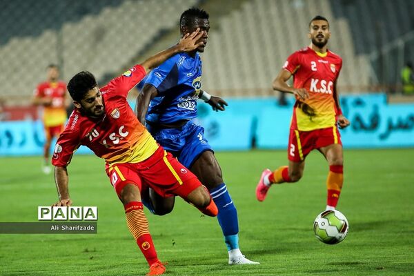دیدار تیم‎های استقلال تهران و فولاد خوزستان